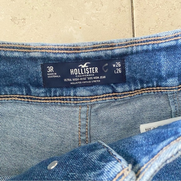 Hollister ultra high rise 80’s mom jean Denim Pants - Picture 3 of 4